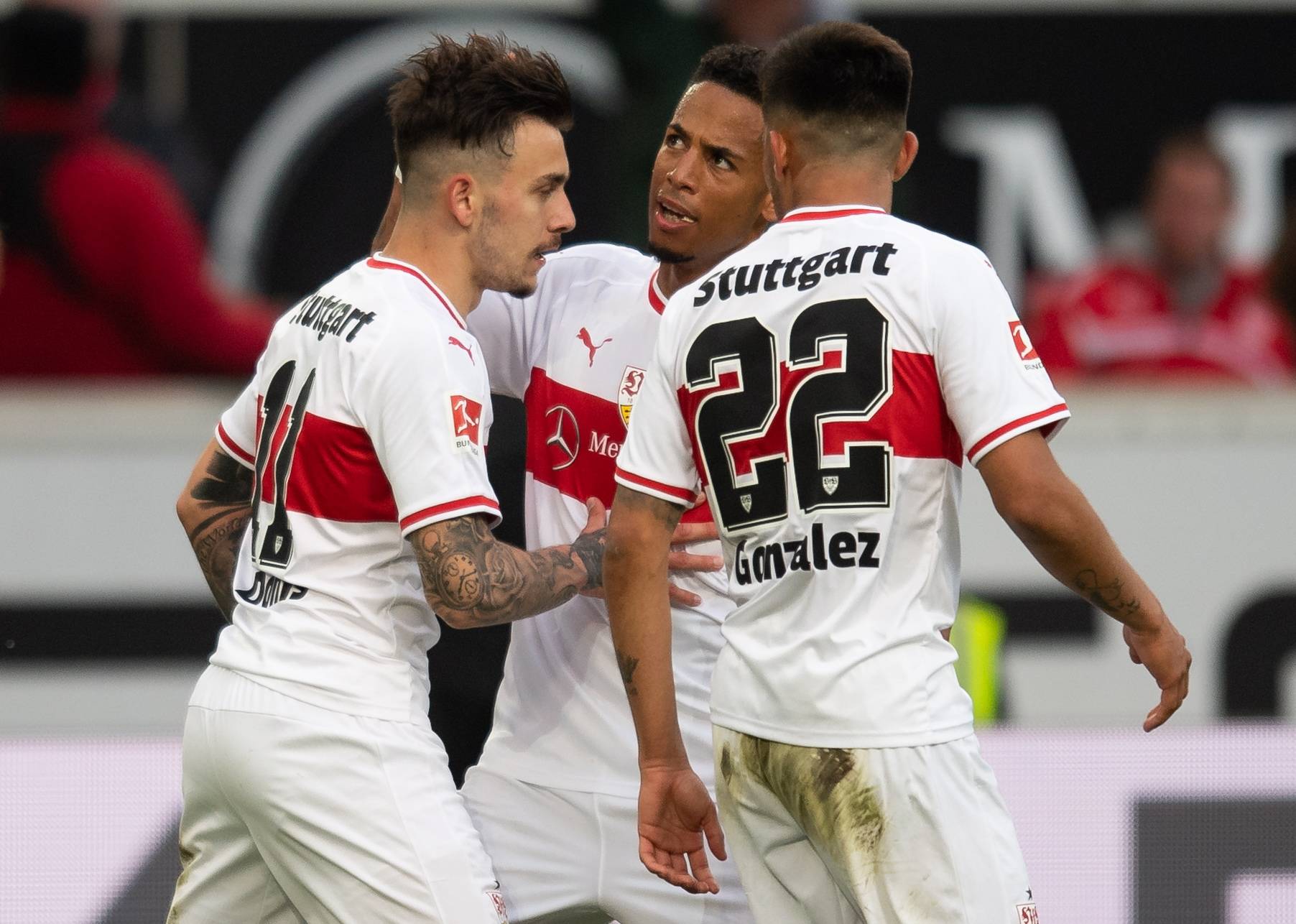 斯图加特与弗赖堡上演激烈对决 斯图加特与弗赖堡上演激烈对决