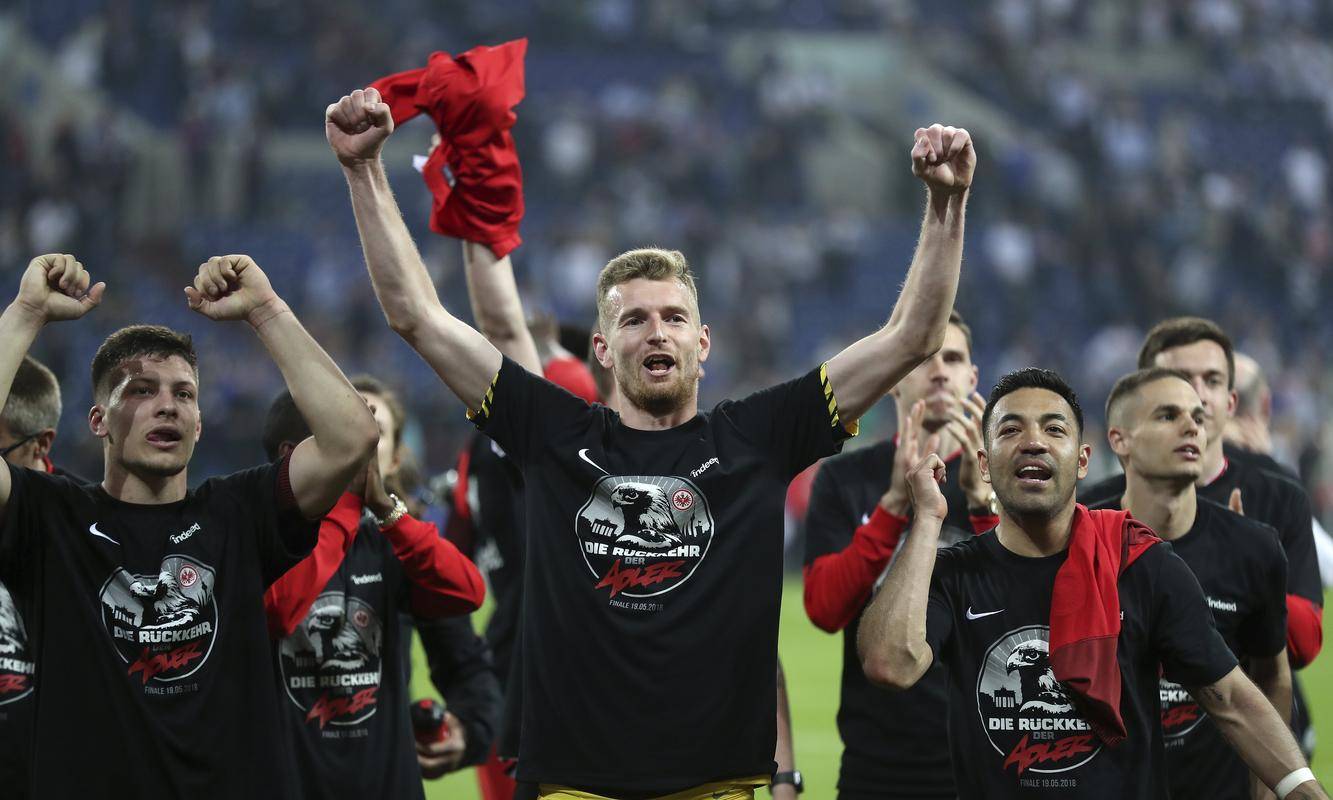 包含球队战术自主，打破对手防线取得进球的词条