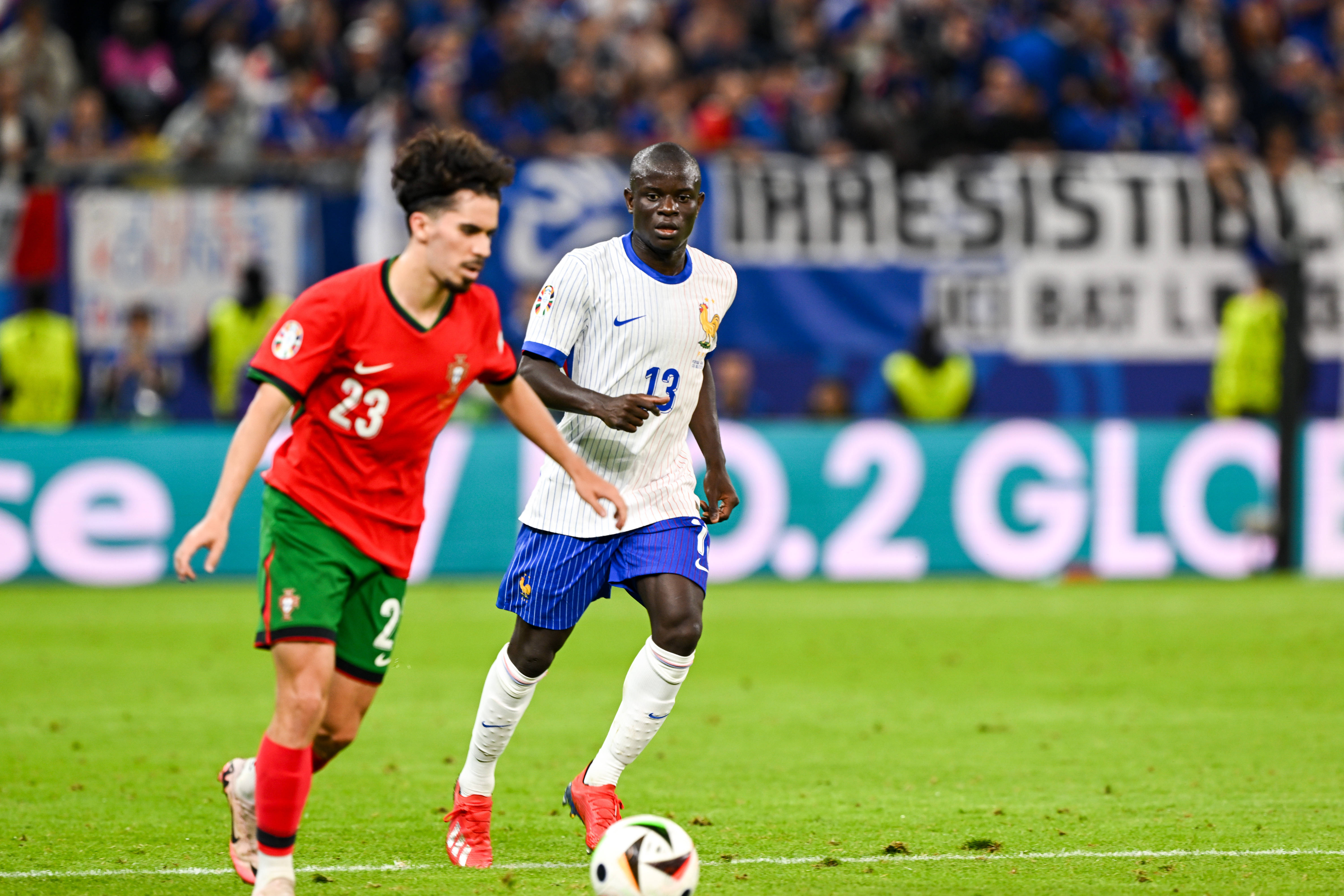 九游体育官网-葡萄牙挑战荷兰，赛场上演巅峰对决