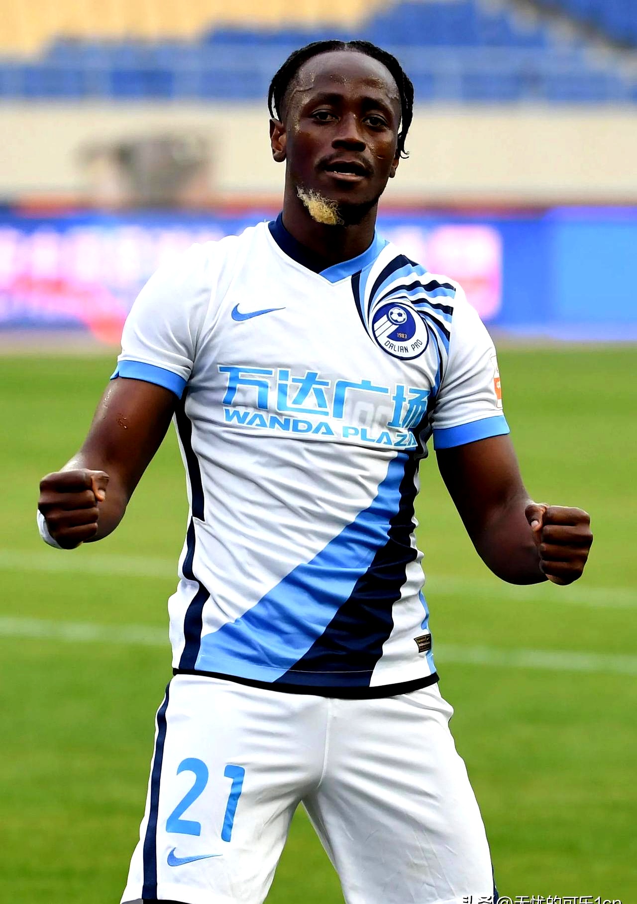 巴萨前锋上演帽子戏法，助球队轻松取胜的简单介绍