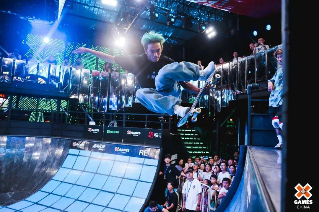 滑板比赛中中国选手高奏凯歌!夺冠引爆全场!的简单介绍 滑板比赛中中国选手高奏凯歌!夺冠引爆全场!的简单介绍