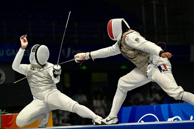 九游体育亚洲官网-比赛精彩：击剑选手再次逢战