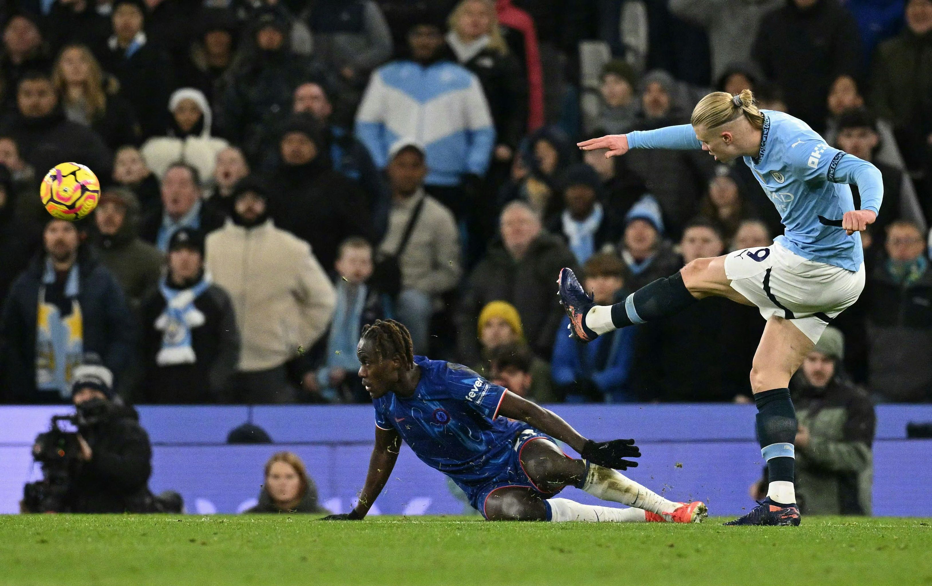 曼城主场战胜切尔西,排名保持领先 曼城主场战胜切尔西,排名保持领先