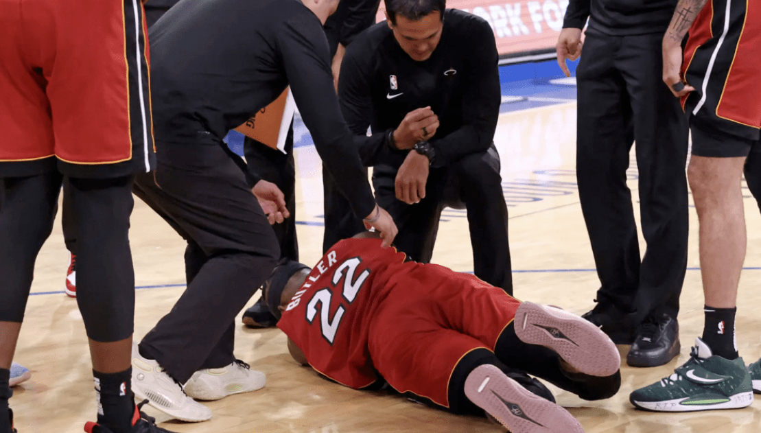 湖北队外援带伤上阵,被罚下场 湖北队外援带伤上阵,被罚下场