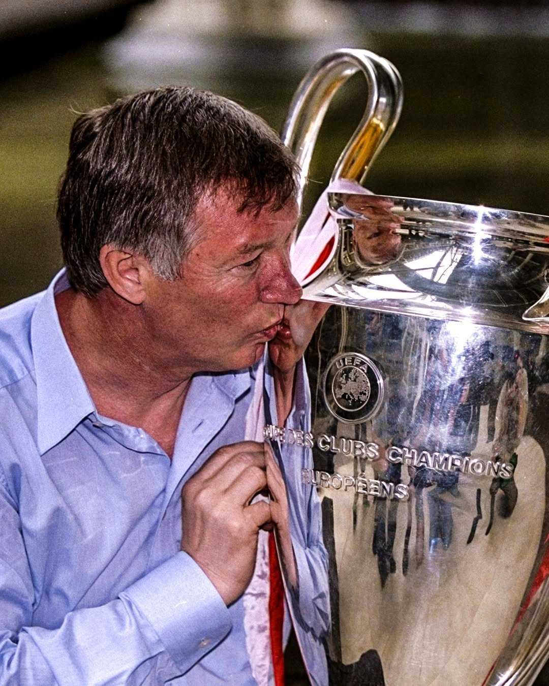 英格兰前锋带伤留洋勇夺联赛冠军的简单介绍 英格兰前锋带伤留洋勇夺联赛冠军的简单介绍