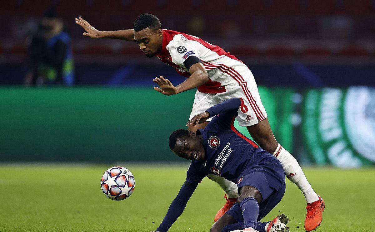 阿贾克斯期待胜利,客场挑战对手奋力争取进球的简单介绍 阿贾克斯期待胜利,客场挑战对手奋力争取进球的简单介绍