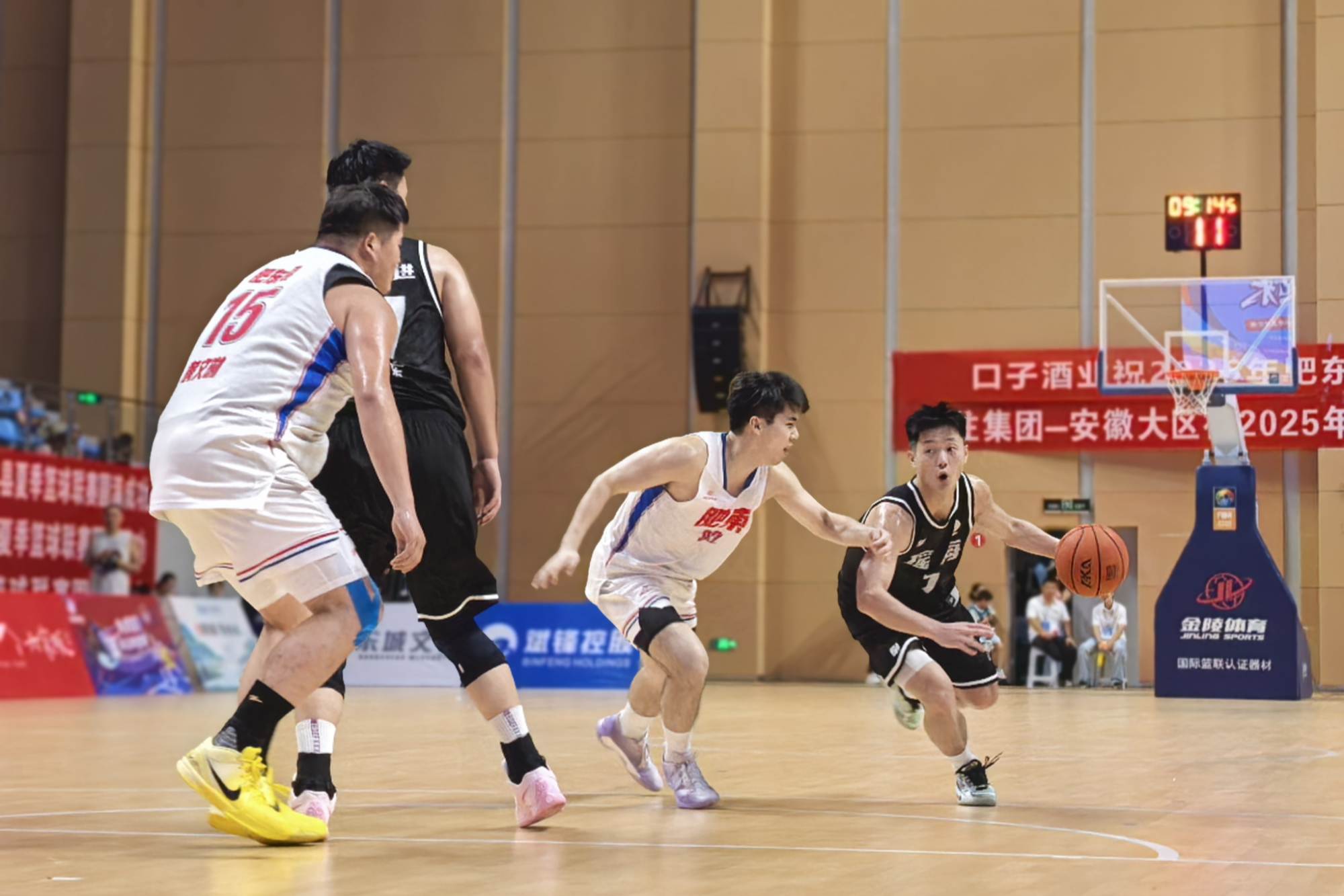 国内篮球职业联赛,两支实力强队激战 国内篮球职业联赛,两支实力强队激战