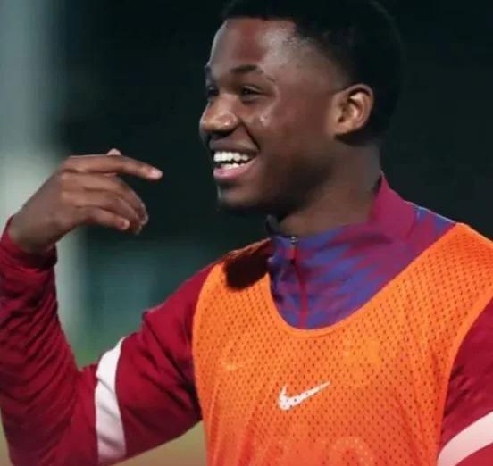 包含格拉那达凭借制胜进球锁定胜局的词条